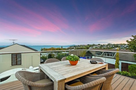 Photo of property in 6 Miri Road, Rothesay Bay, Auckland, 0630