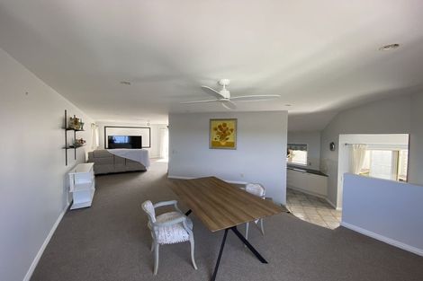 Photo of property in 5 Gretna Green, Browns Bay, Auckland, 0630