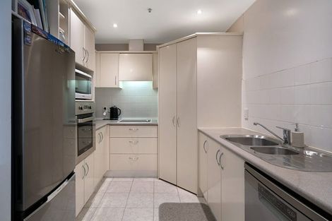 Photo of property in 2i/175 Hurstmere Road, Takapuna, Auckland, 0622