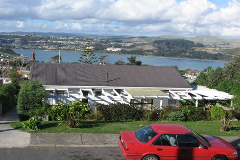 Photo of property in 16 Hiwi Crescent, Titahi Bay, Porirua, 5022