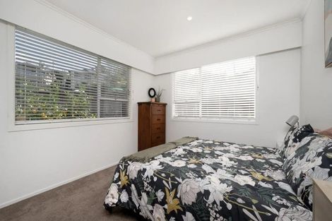 Photo of property in 30 Kiteroa Terrace, Rothesay Bay, Auckland, 0630
