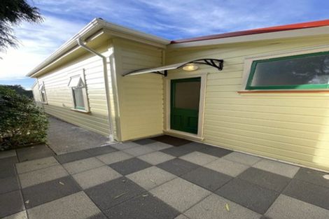 Photo of property in 32 Bonithon Avenue, Moturoa, New Plymouth, 4310