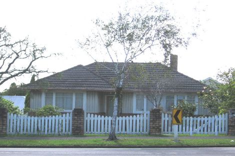 Photo of property in 3/269a Great North Road, Henderson, Auckland, 0612