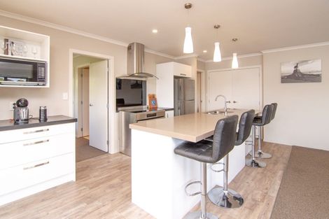 Photo of property in 9 Ruapehu Drive, Fitzherbert, Palmerston North, 4410