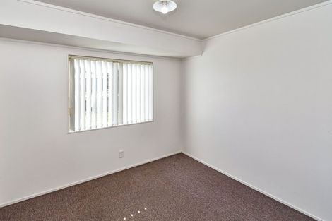 Photo of property in 1 Loughinisland Place, Weymouth, Auckland, 2103