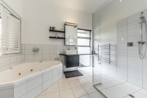 Photo of property in 8 Sherwood Downs Drive, Horsham Downs, Hamilton, 3281