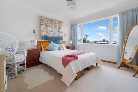 Photo of property in 5 Price Street, Westown, New Plymouth, 4310