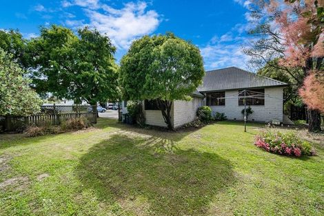 Photo of property in 2 Inglewood Place, Avonhead, Christchurch, 8042