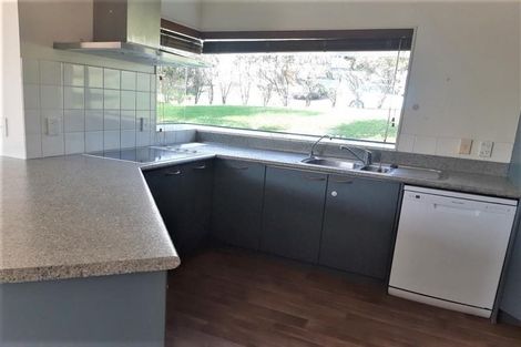 Photo of property in 19 Mandeville Place, Unsworth Heights, Auckland, 0632