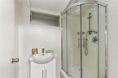 Photo of property in 32 Greenhithe Road, Greenhithe, Auckland, 0632