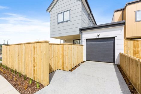 Photo of property in 35 Otuwairoa Esplanade, Opaheke, 2113