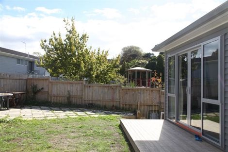 Photo of property in 3 Julia Place, Totara Vale, Auckland, 0629