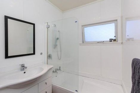 Photo of property in 15 York Crescent, Westown, New Plymouth, 4310