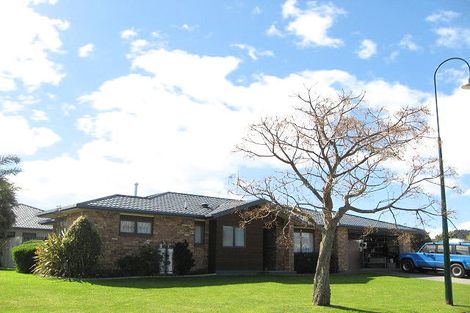 Photo of property in 12 Edgewater Grove, Whakatane, 3120