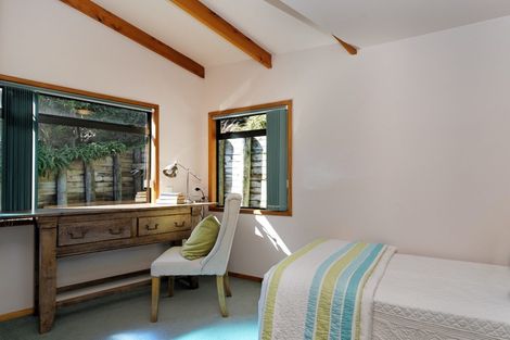 Photo of property in 26 Piha Road, Piha, 0772