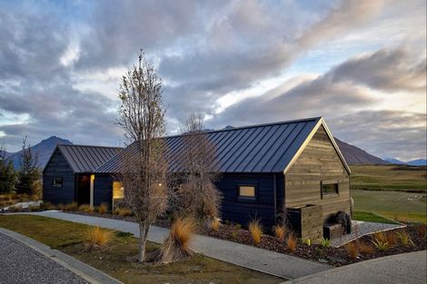 Photo of property in 1 Cunninghams Drive, Jacks Point, Queenstown, 9371