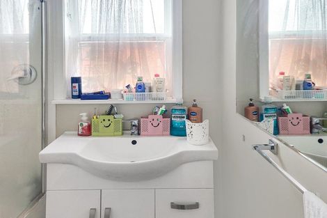 Photo of property in 5 Willow Grove, Wainuiomata, Lower Hutt, 5014