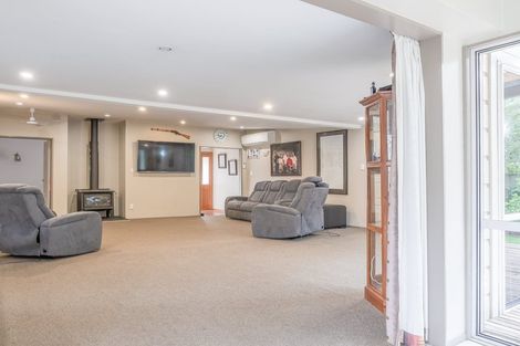 Photo of property in 14 Peakes Road, Saint Johns Hill, Whanganui, 4501