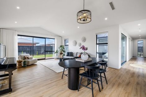 Photo of property in 10 Crosado Place, Rolleston, 7614