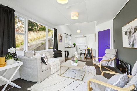 Photo of property in 6c Rewa Terrace, Tawa, Wellington, 5028