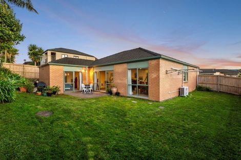 Photo of property in 15 Hercules Drive, Henderson, Auckland, 0612