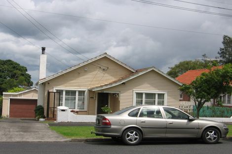 Photo of property in 102 Namata Road, One Tree Hill, Auckland, 1061