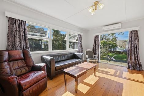 Photo of property in 71 Awaroa Road, Helensville, 0800