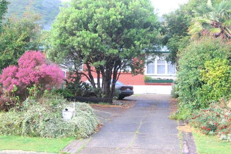 Photo of property in 69 Seddon Street, Waikanae, 5036