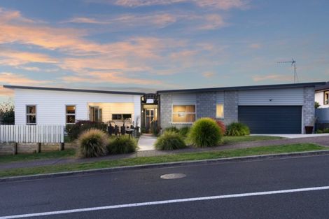 Photo of property in 1 Ellesmere Close, Pyes Pa, Tauranga, 3112