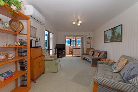 Photo of property in 53 Lavelle Road, Henderson, Auckland, 0612