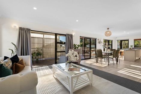 Photo of property in 28 London Street, Te Atatu Peninsula, Auckland, 0610