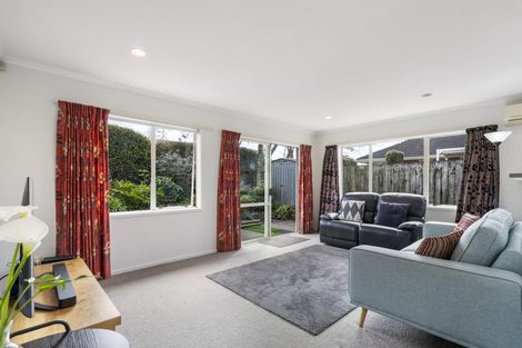 Photo of property in 2/42 Rua Road, Glen Eden, Auckland, 0602