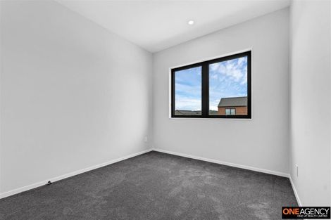 Photo of property in 18 Waimarie Drive, Karaka, 2578