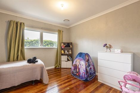 Photo of property in 16 Buick Crescent, Awapuni, Palmerston North, 4412