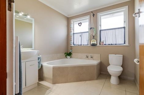 Photo of property in 27 Sheffield Street, Awapuni, Palmerston North, 4412