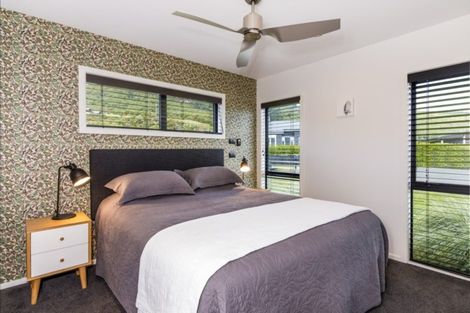 Photo of property in 2 Peregrine Place, Kinloch, Taupo, 3377