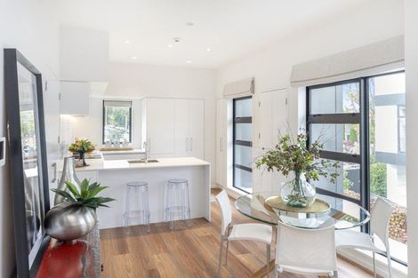 Photo of property in 2/30 Peterborough Street, Christchurch Central, Christchurch, 8013