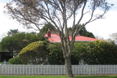 Photo of property in 113 Govett Avenue, Frankleigh Park, New Plymouth, 4310