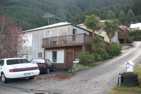 Photo of property in 15a Wye Place, Fernhill, Queenstown, 9300