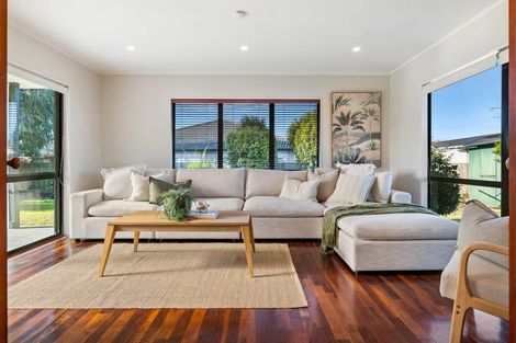 Photo of property in 48 Lakeside Drive, Orewa, 0931