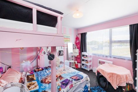 Photo of property in 16 Dunk Place, Milson, Palmerston North, 4414