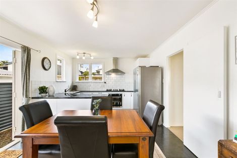 Photo of property in 24 Addison Street, Blockhouse Bay, Auckland, 0600