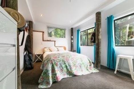 Photo of property in 53 Rayner Road, Piha, New Lynn, 0772