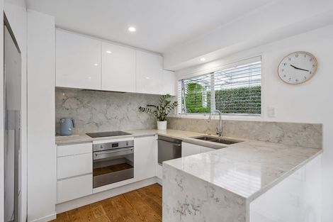Photo of property in 2/7 Hanlon Crescent, Narrow Neck, Auckland, 0624