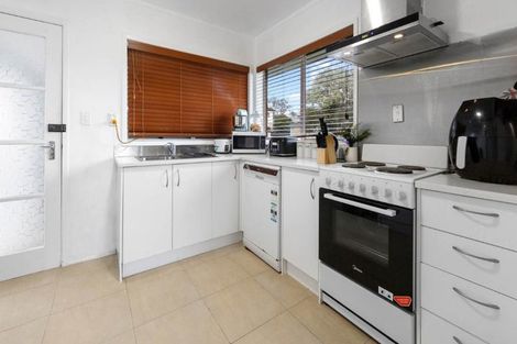 Photo of property in 1/10 Ballater Place, Highland Park, Auckland, 2010