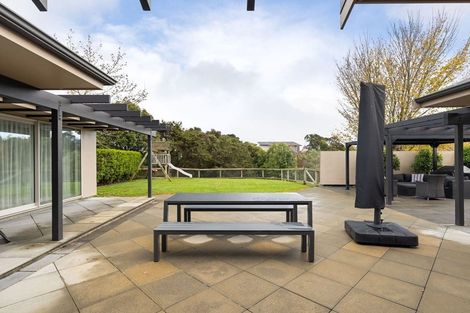Photo of property in 37 La Lena Grove, Fitzherbert, Palmerston North, 4410