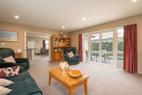 Photo of property in 132 Rothesay Road, Parklands, Christchurch, 8083