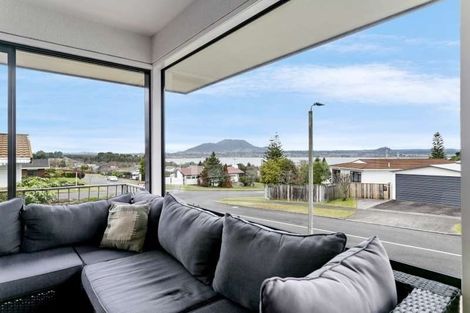 Photo of property in 4 Shera Street, Acacia Bay, Taupo, 3330