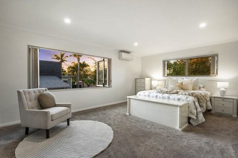 Photo of property in 12 English Oak Drive, Schnapper Rock, Auckland, 0632