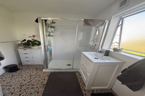 Photo of property in 808 East Coast Road, Oteha, Auckland, 0630